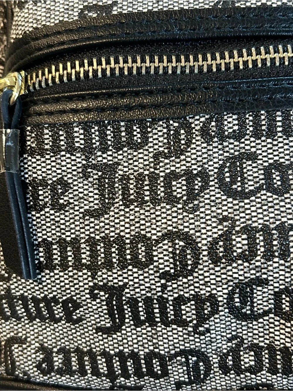 Juicy Couture compact juicy